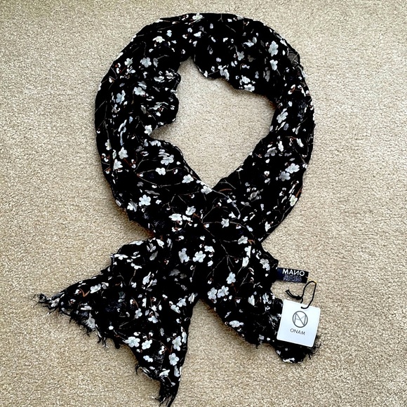 Onam black flower lightweight scarf - Picture 1 of 3